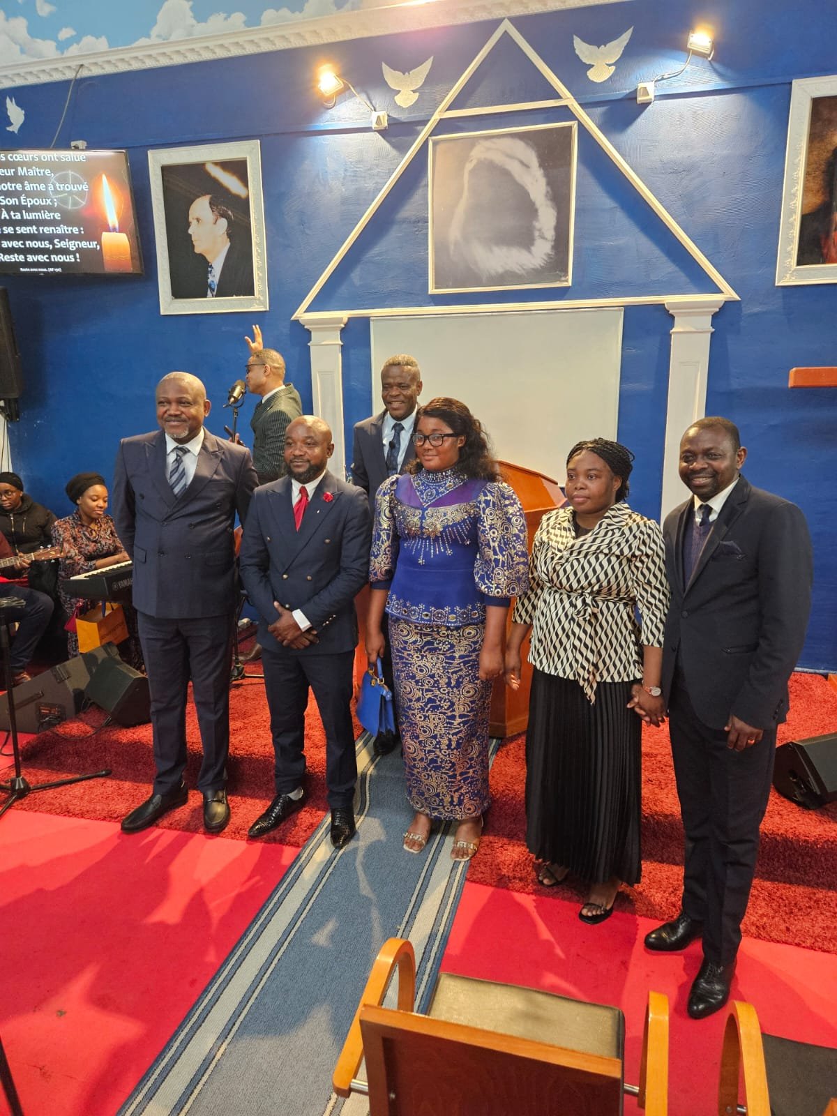 Accueil des freres et soeurs a Logos Tabernacle Paris